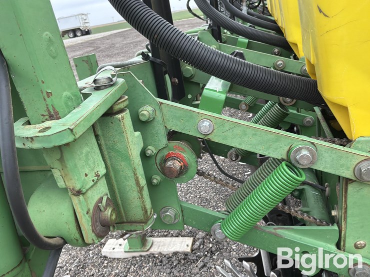 john-deere-7300-image-17