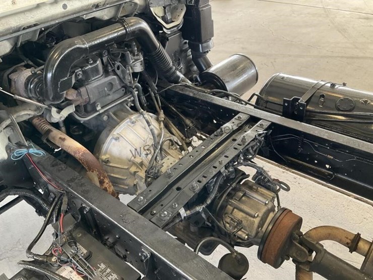 1998-isuzu-npr-image-10