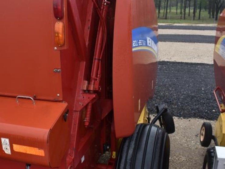 new-holland-roll-belt-560-image-10
