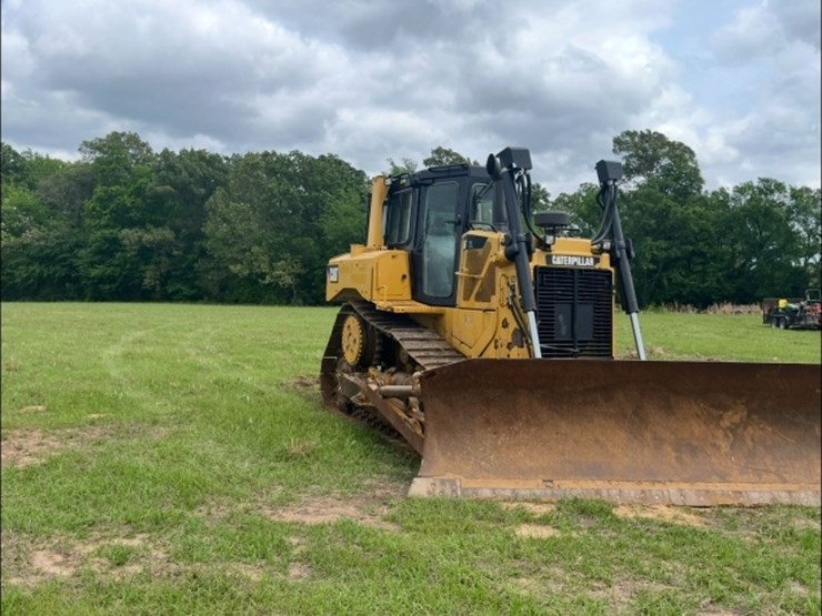 2012-caterpillar-d6t-image-3