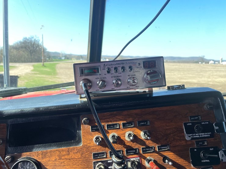 1998-peterbilt-378-image-47