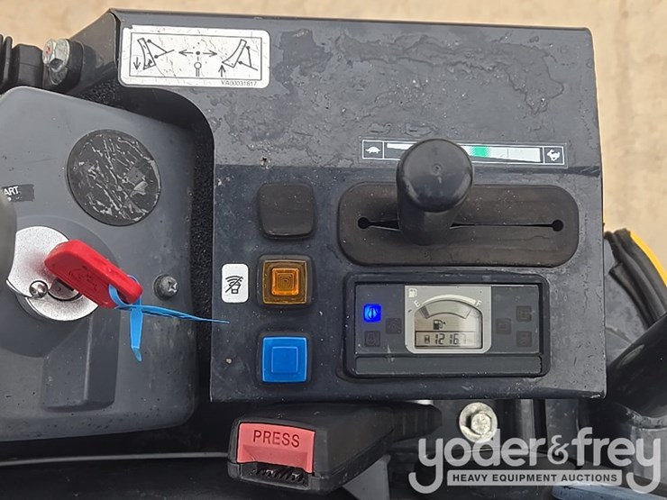 2022-deere-17g-image-48