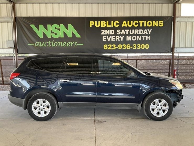 2012-chevrolet-traverse-ls-image-1