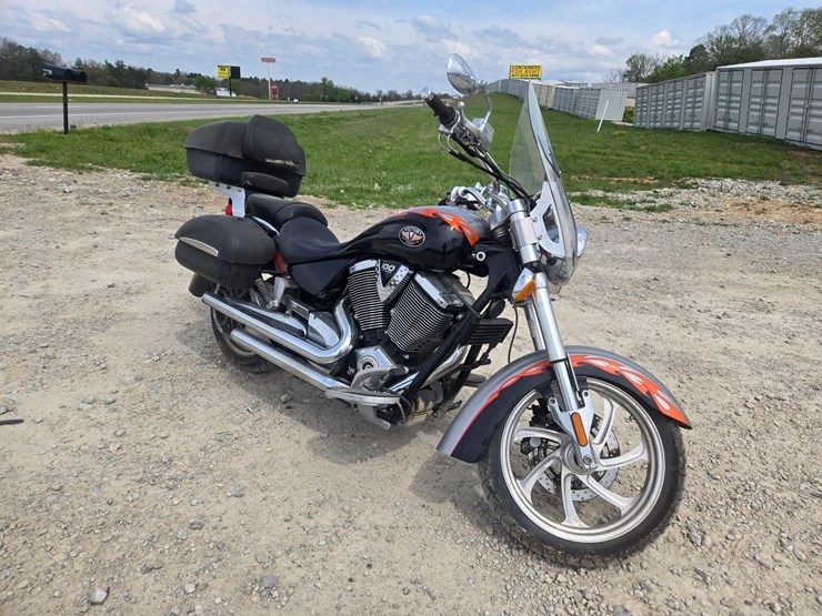 #23348-•-2006-victory-kingpin-motorcycle-image-3