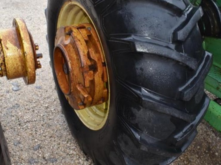 john-deere-2440-image-5