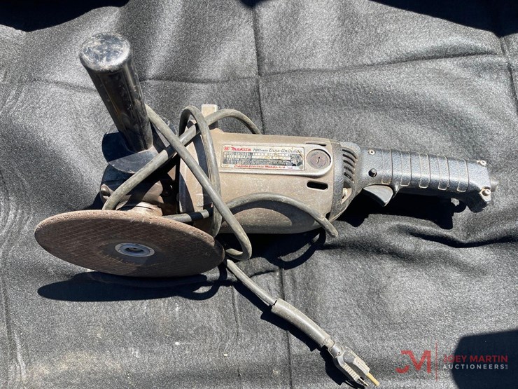 makita-electric-grinder-image-2