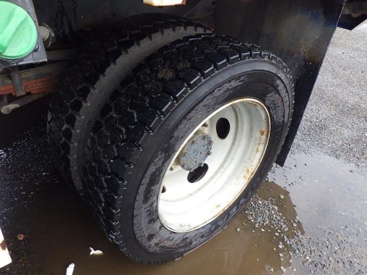 2016-ford-f550-image-15