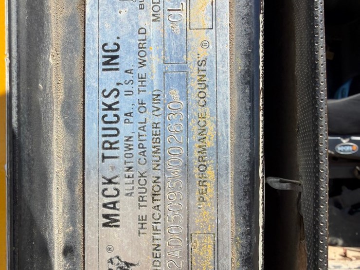 1995-mack-cl713-image-52