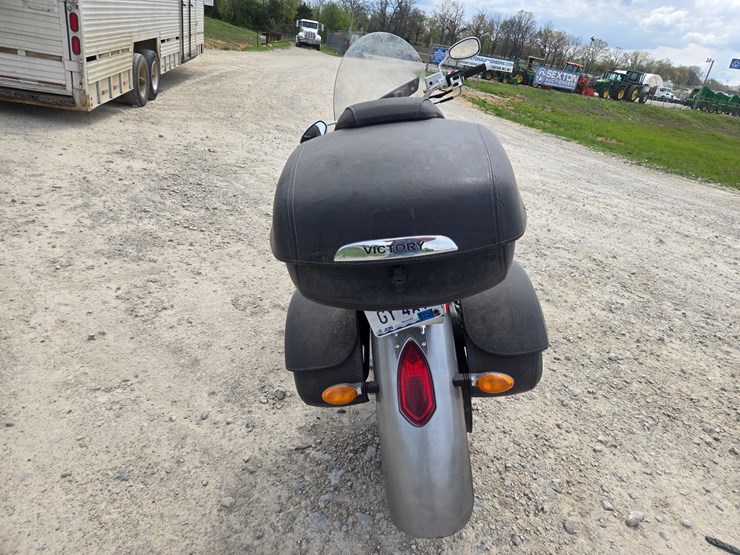 #23348-•-2006-victory-kingpin-motorcycle-image-10