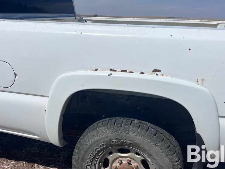 2004-chevrolet-silverado-2500-image-10