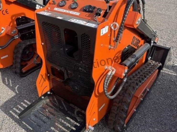 2026-sdl-36c-stand-up-skid-steer-image-2