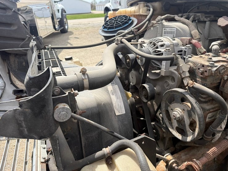 #1174-•-2015-freightliner-cab-and-chassis-image-19