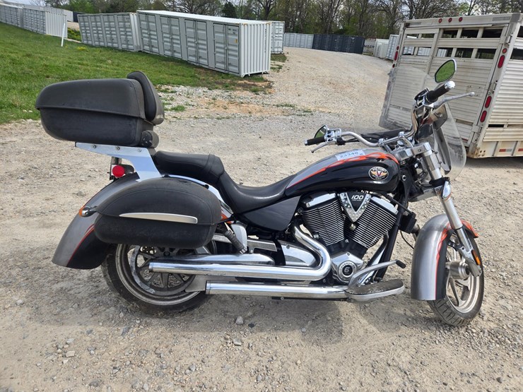 #23348-•-2006-victory-kingpin-motorcycle-image-6