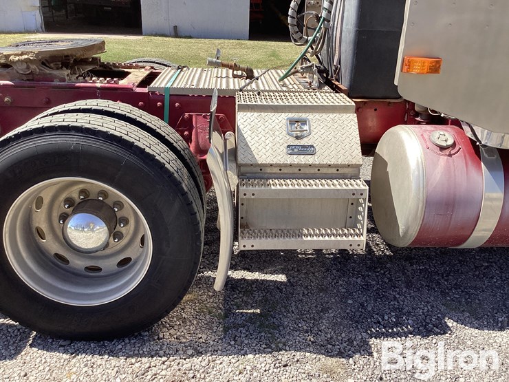 1999-peterbilt-379-image-17