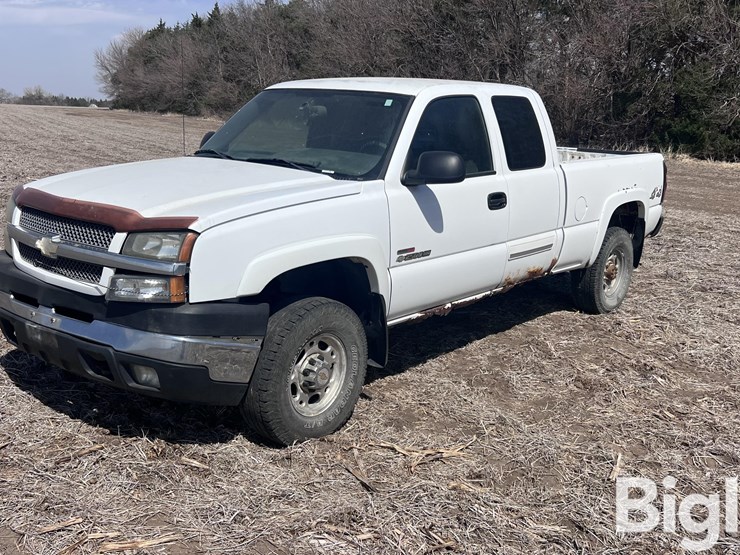 2004-chevrolet-silverado-2500-image-1
