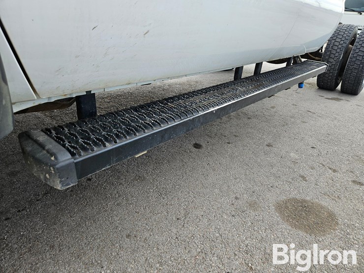 2012-ford-f550-xl-image-10