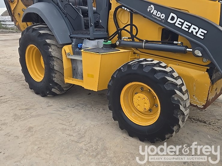 2021-deere-410l-image-16