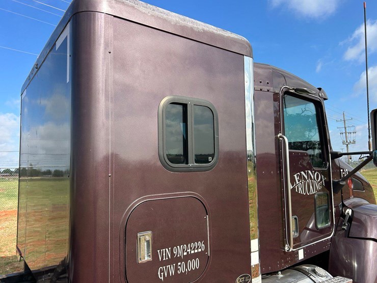 2009-kenworth-t300-image-32