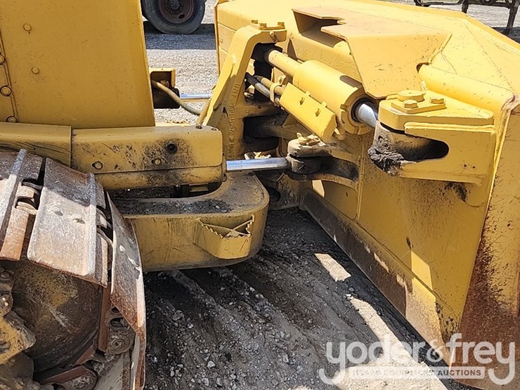 2006-caterpillar-d5n-xl-image-9