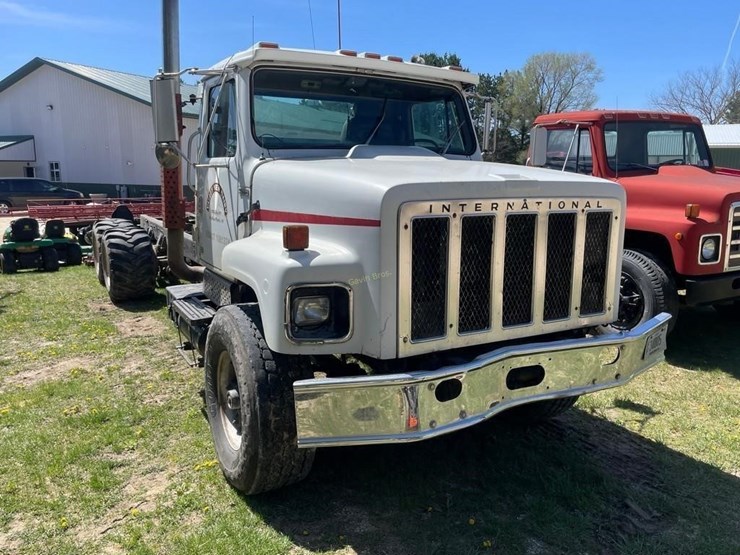 1982-international-f-2674-straight-truck-image-3