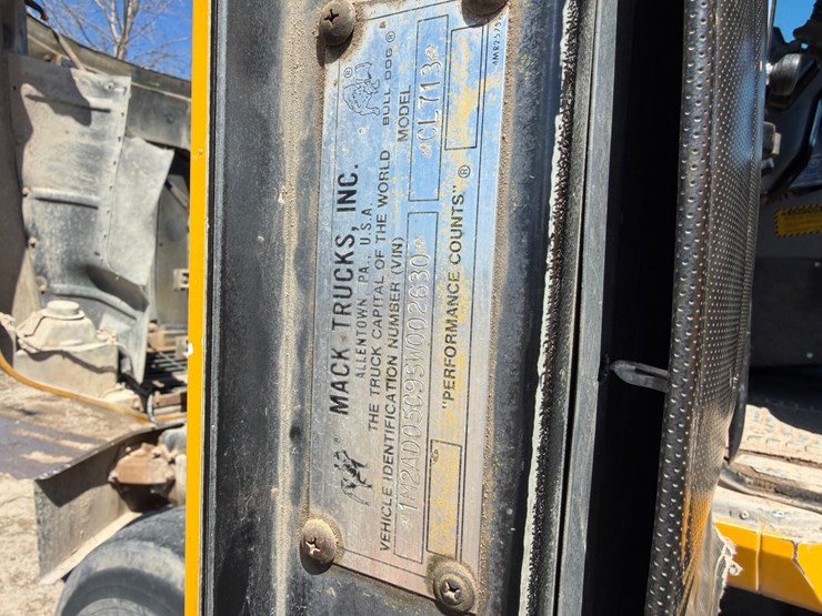 1995-mack-cl713-image-51