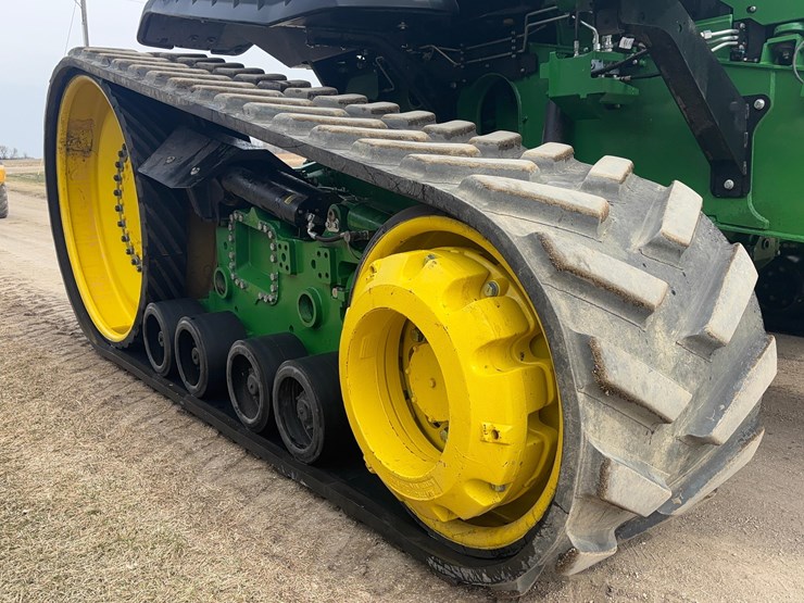 2024-john-deere-9rt-590-tractor-image-10