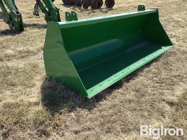 2016-john-deere-8-image-3