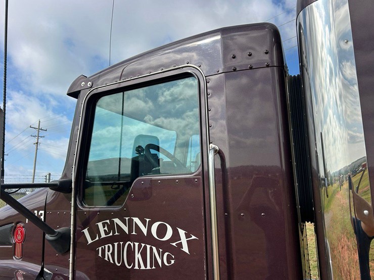 2009-kenworth-t300-image-17