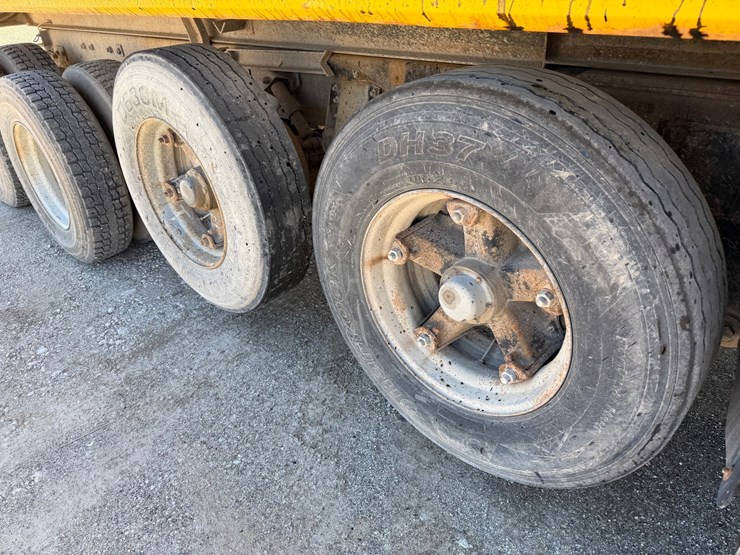 1995-mack-cl713-image-23