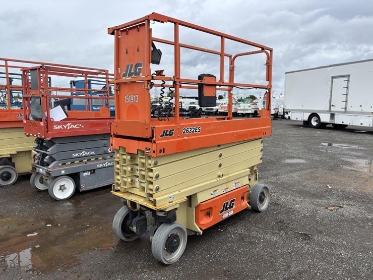 2010-jlg-2632es-image-1