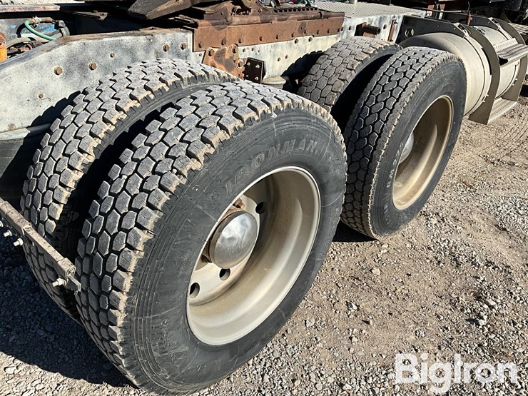 1976-peterbilt-359-image-19