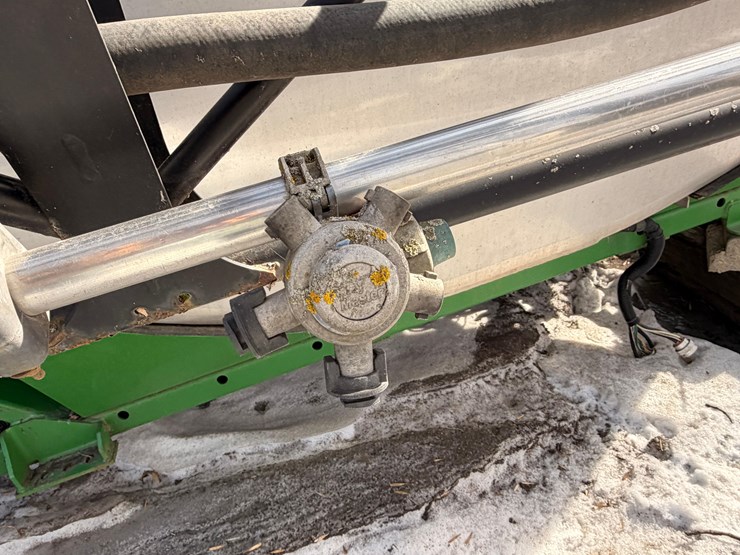 sprayer-boom-and-tank-image-5