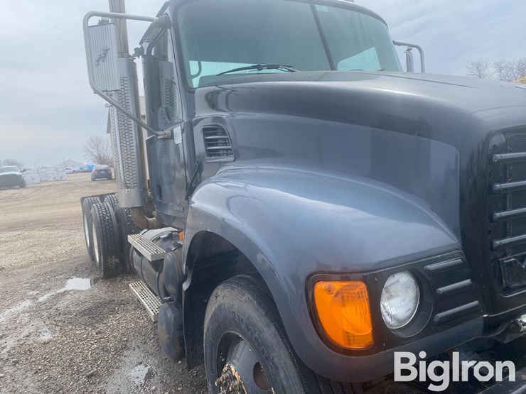 2005-mack-granite-cv713-image-12