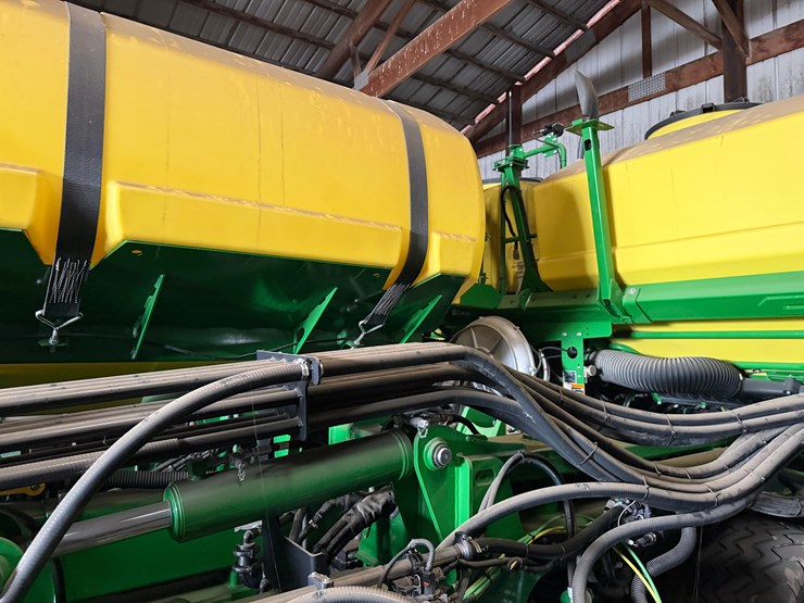 2024-john-deere-db66-image-19