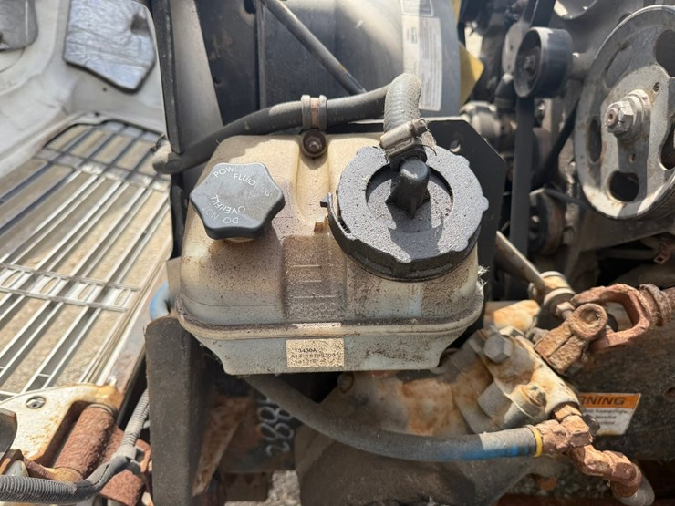 #1174-•-2015-freightliner-cab-and-chassis-image-16