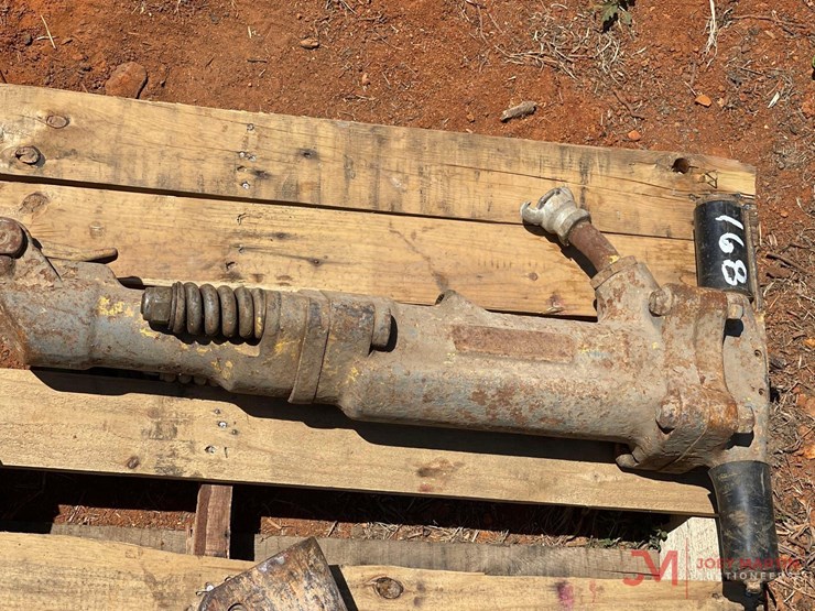pneumatic-jack-hammer-image-1
