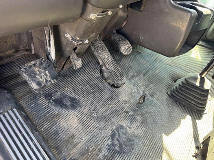 2007-kennworth-t800-semi-tractor-image-18