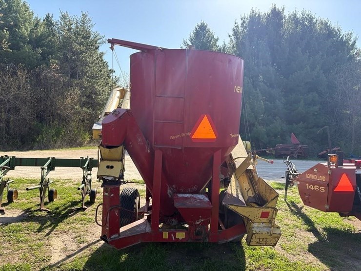 new-holland-354-image-4