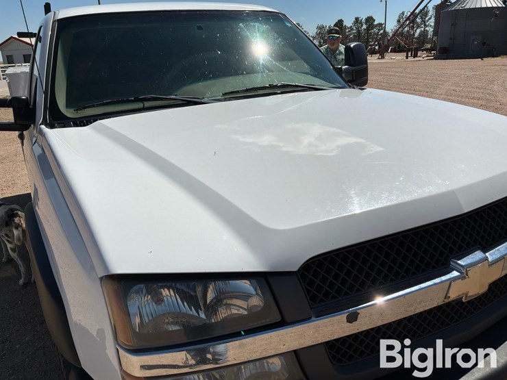 2004-chevrolet-silverado-3500-image-19