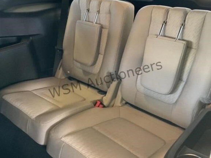 2018-ford-explorer-image-27
