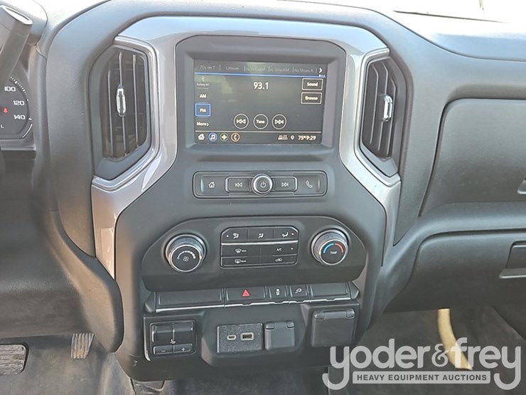 2022-chevrolet-2500hd-image-24