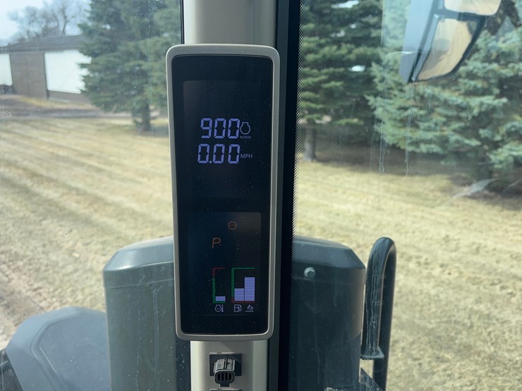 2022-john-deere-8r-370-image-19