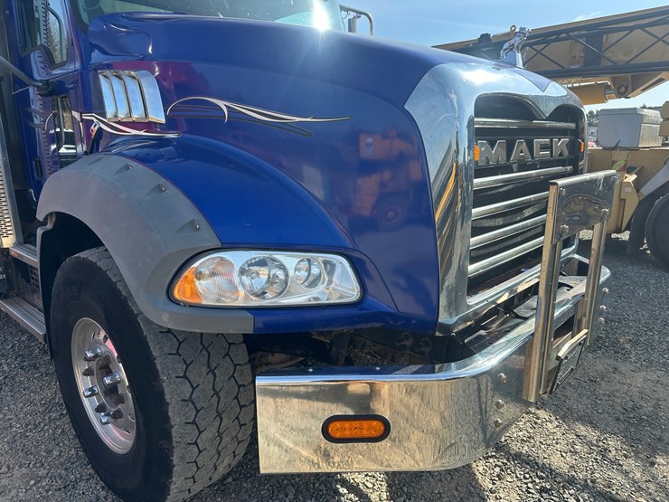 2019-massey-ferguson-8-image-10