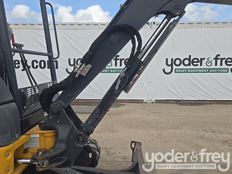 2019-deere-35g-image-34