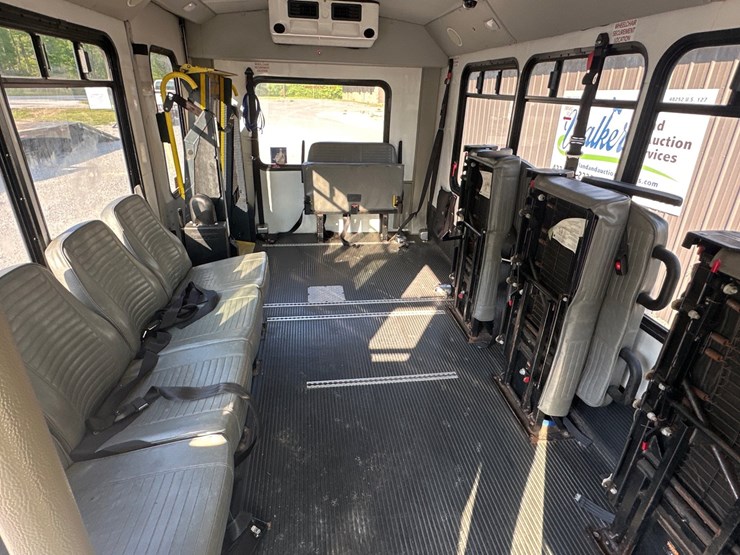 #1415-•-2014-ford-econoline-van-image-9