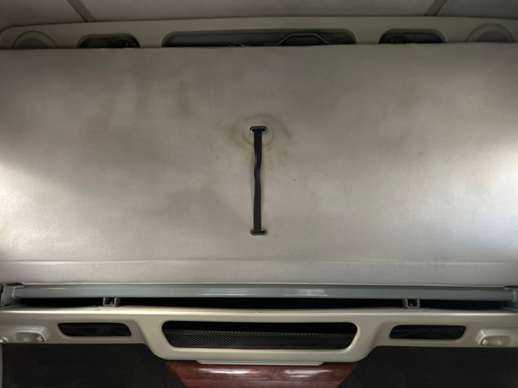 2009-volvo-10-image-65