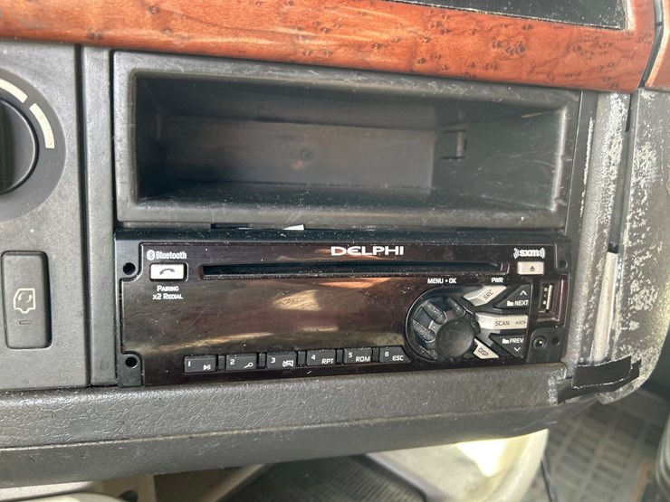 2009-volvo-10-image-57