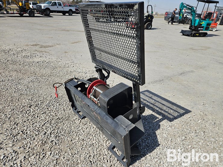 2025-massey-ferguson-730-image-5