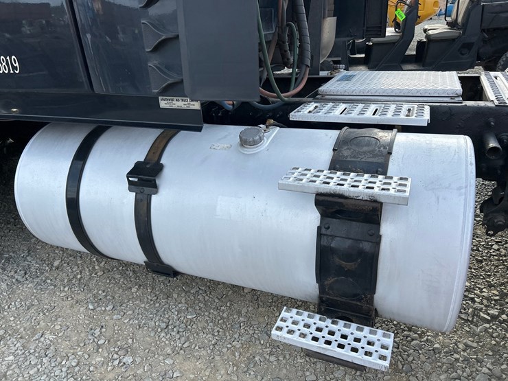 2009-volvo-10-image-18