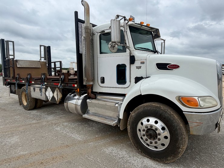 2012-peterbilt-337-image-3